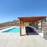 Avalon Cosy Apartments Emerald, Ivory With Shared Swimming Pool