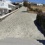 Avalon Cosy Apartments Emerald, Ivory With Shared Swimming Pool