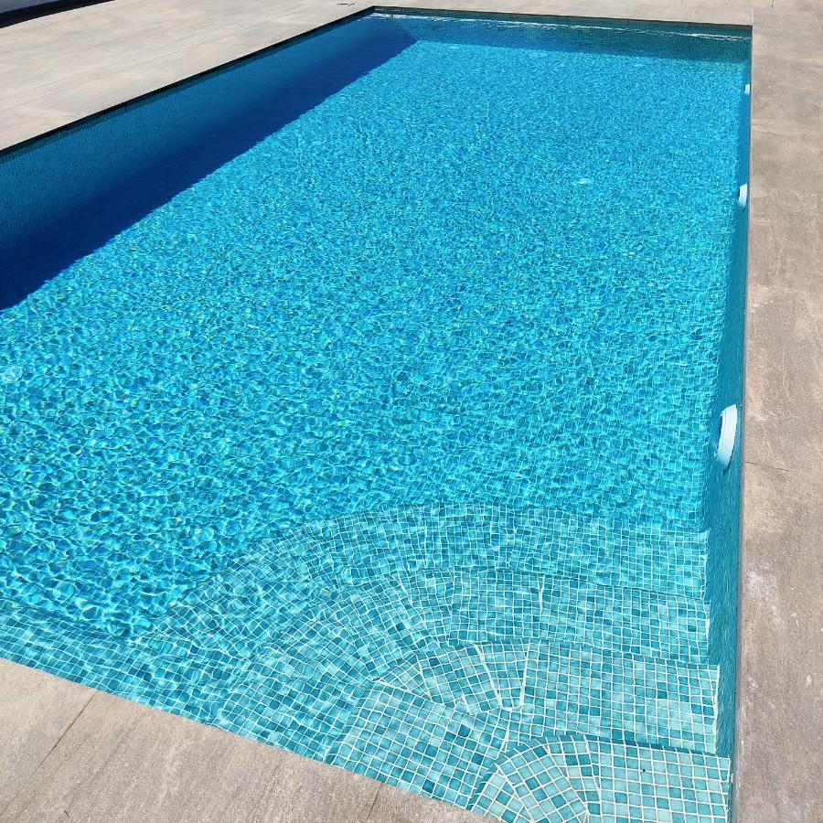 Avalon Cosy Emerald, Ivory With Shared Swimming Pool *